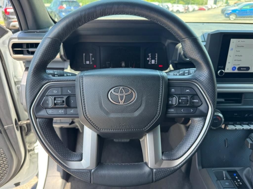 Used 2025 Toyota 4Runner SR5 AWD/4WD image 23