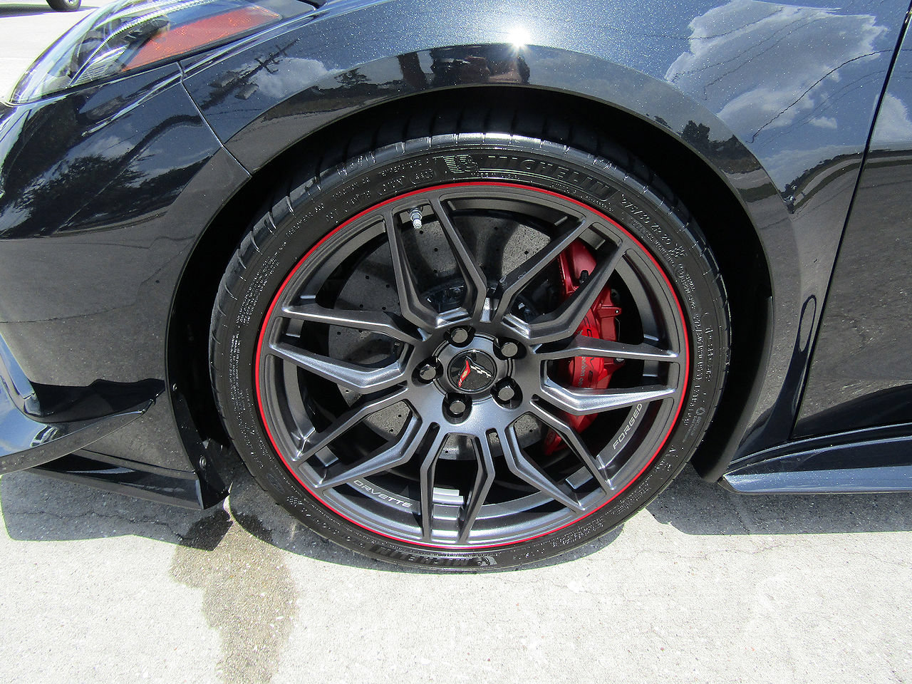Used 2024 Chevrolet Corvette Z06 w/ Z07 Performance Package RWD image 25