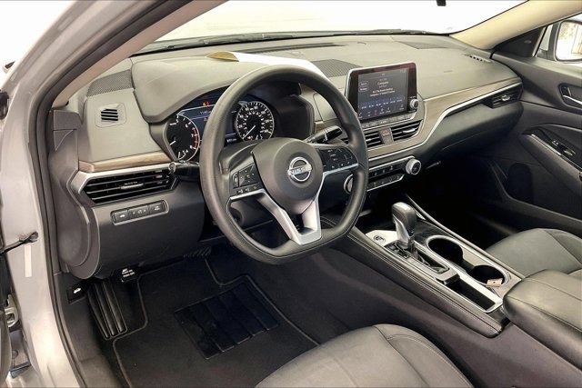 Used 2023 Nissan Altima 2.5 SV FWD image 14