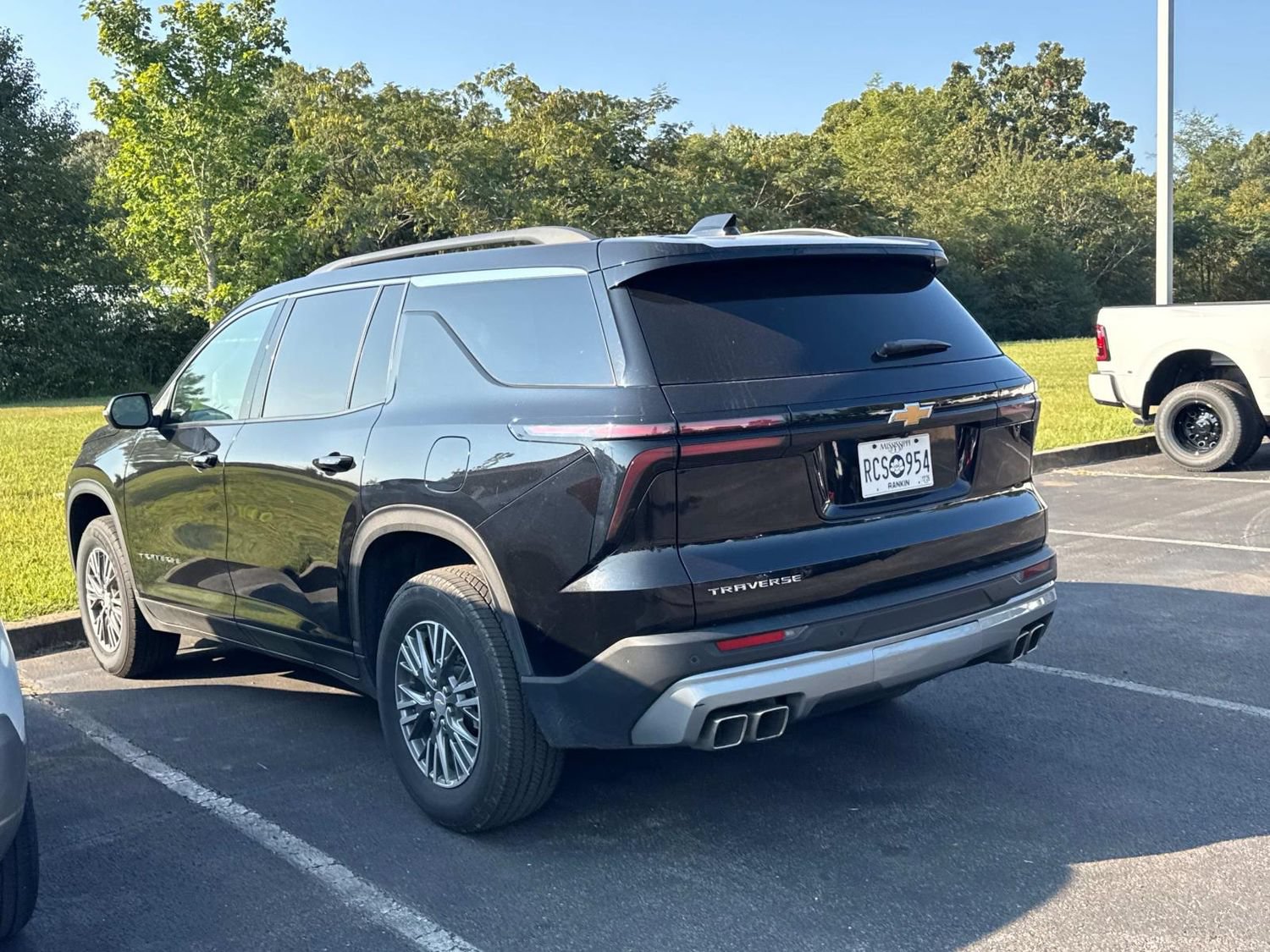 Used 2025 Chevrolet Traverse LT FWD image 9