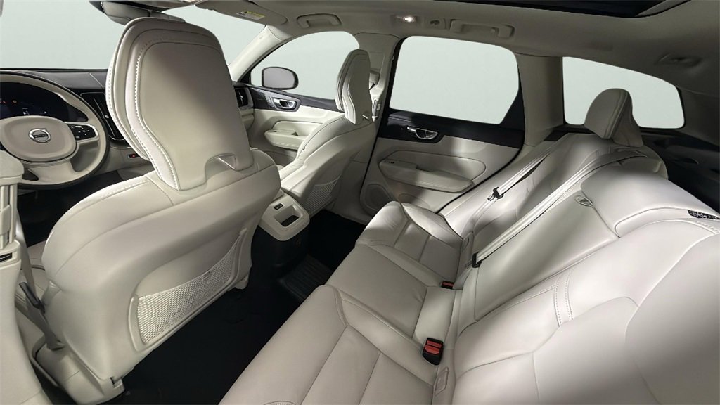 Used 2025 Volvo XC60 T8 Ultra w/ Protection Package Premier image 27