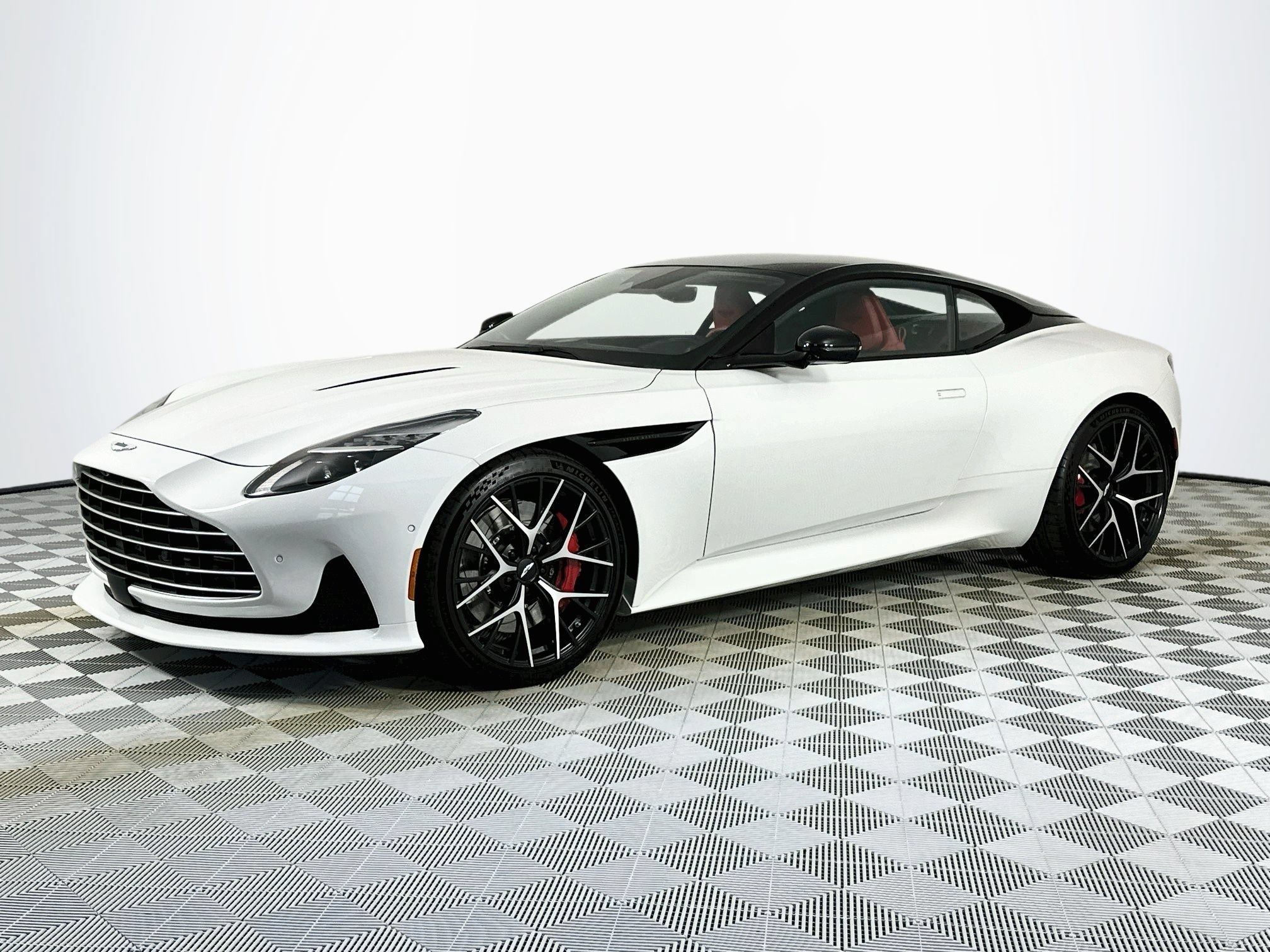 Used 2024 Aston Martin DB12 Coupe RWD image 13