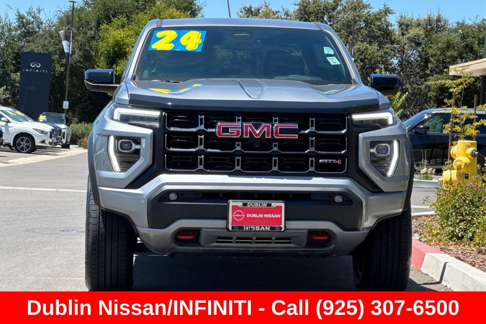 Used 2024 GMC Canyon AT4 w/ AT4 Premium Package AWD/4WD image 9