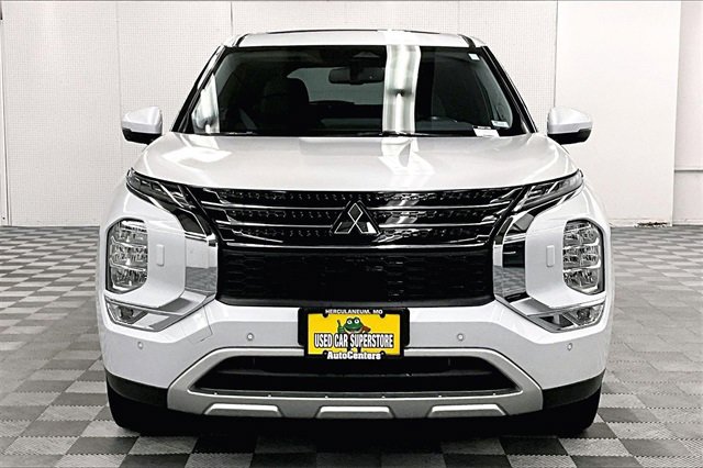 Used 2024 Mitsubishi Outlander SE image 3