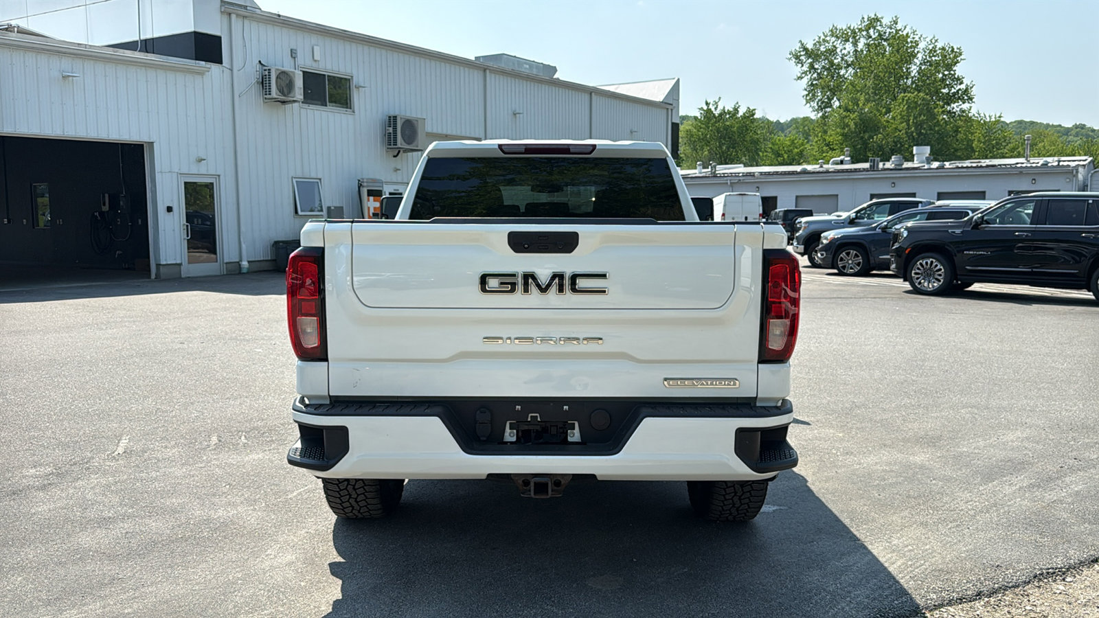 Used 2022 GMC Sierra 1500 Elevation w/ LPO, Elevation Black Package AWD/4WD image 7