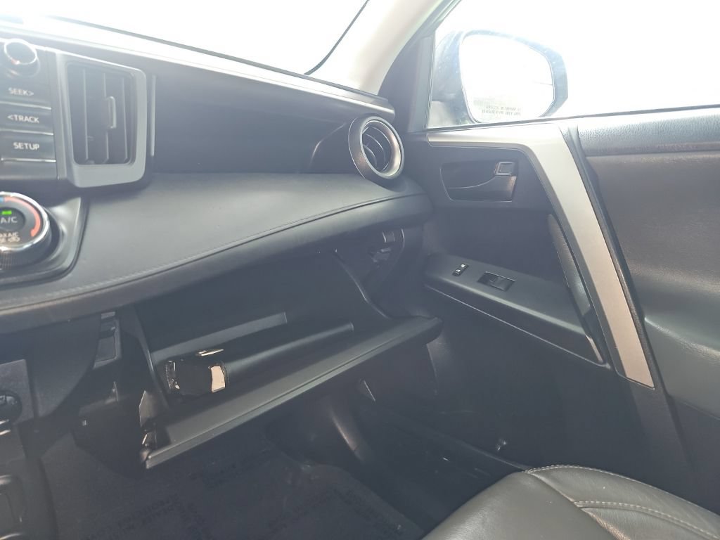 Used 2017 Toyota RAV4 LE FWD image 25