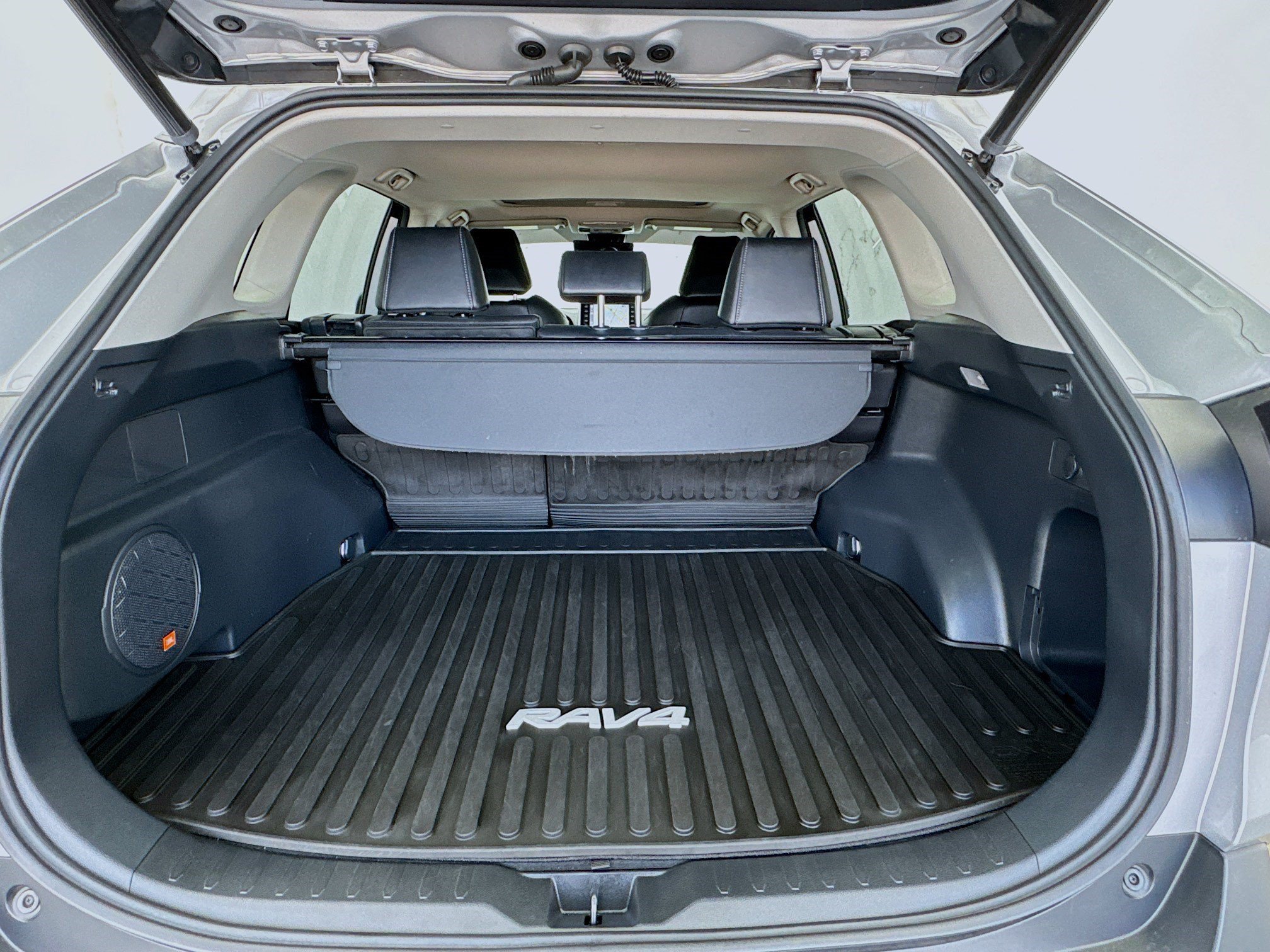 Used 2021 Toyota RAV4 Limited w/ Carpet Mat Package (TMS) FWD image 18