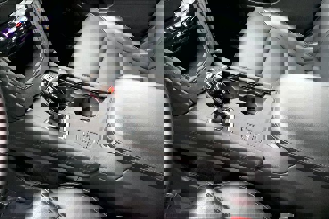 Used 2018 Cadillac XT5 Luxury w/ Driver Awareness Package image 17