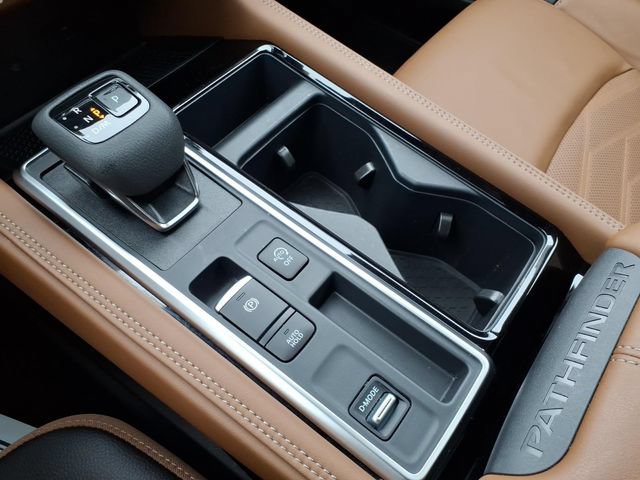 Certified 2025 Nissan Pathfinder Platinum w/ Cargo Package FWD image 26