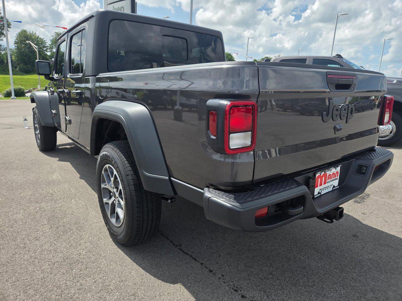 New 2025 Jeep Gladiator Sport S image 5