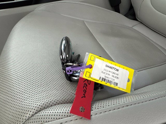Used 2025 Hyundai Tucson Limited FWD image 27