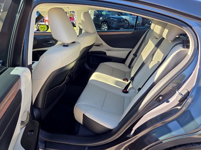 Used 2024 Lexus ES 350 w/ Premium Package FWD image 11