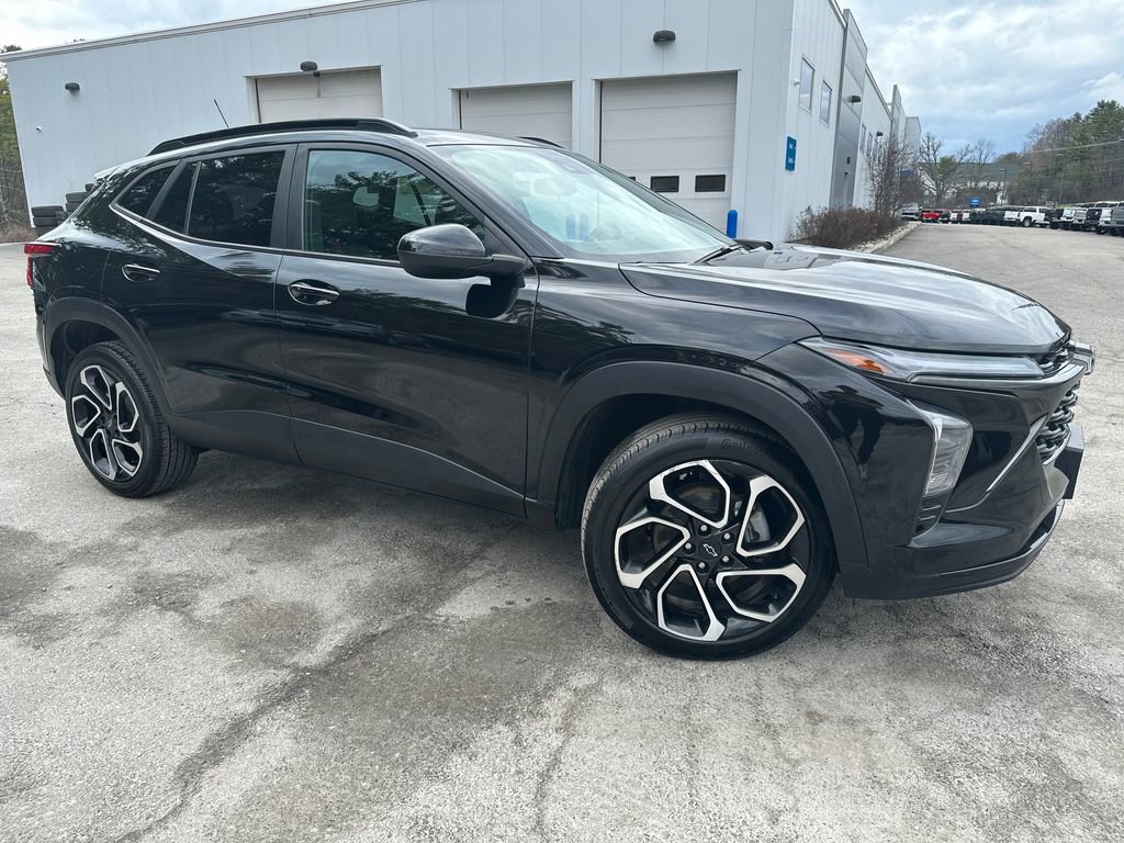 Used 2024 Chevrolet Trax RS w/ Sunroof Package image 7
