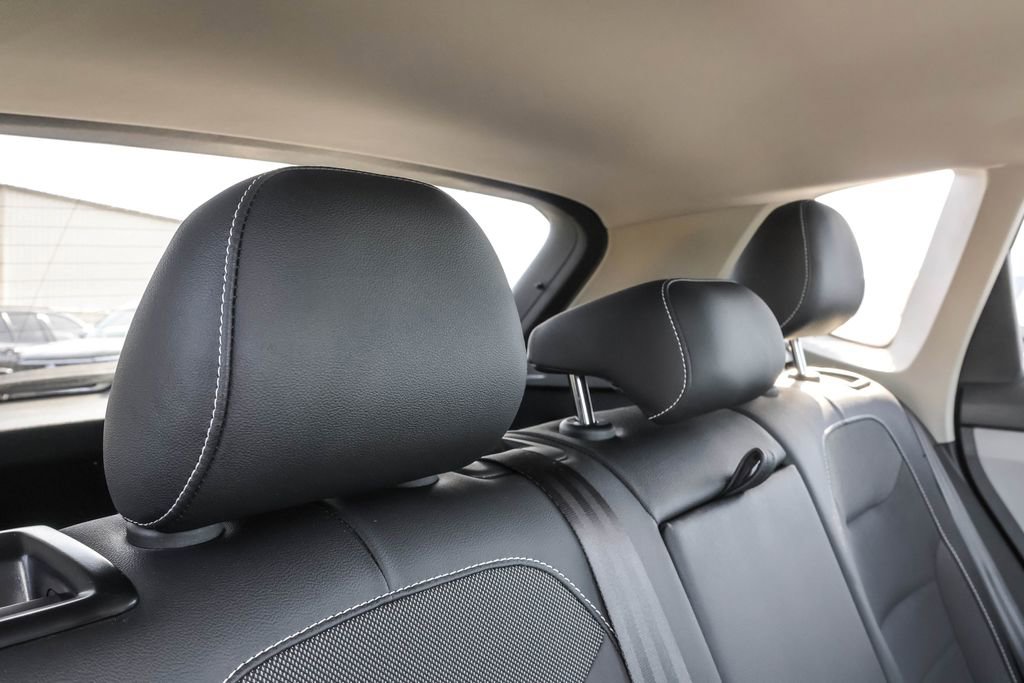 Certified 2022 Volkswagen Taos SE image 33