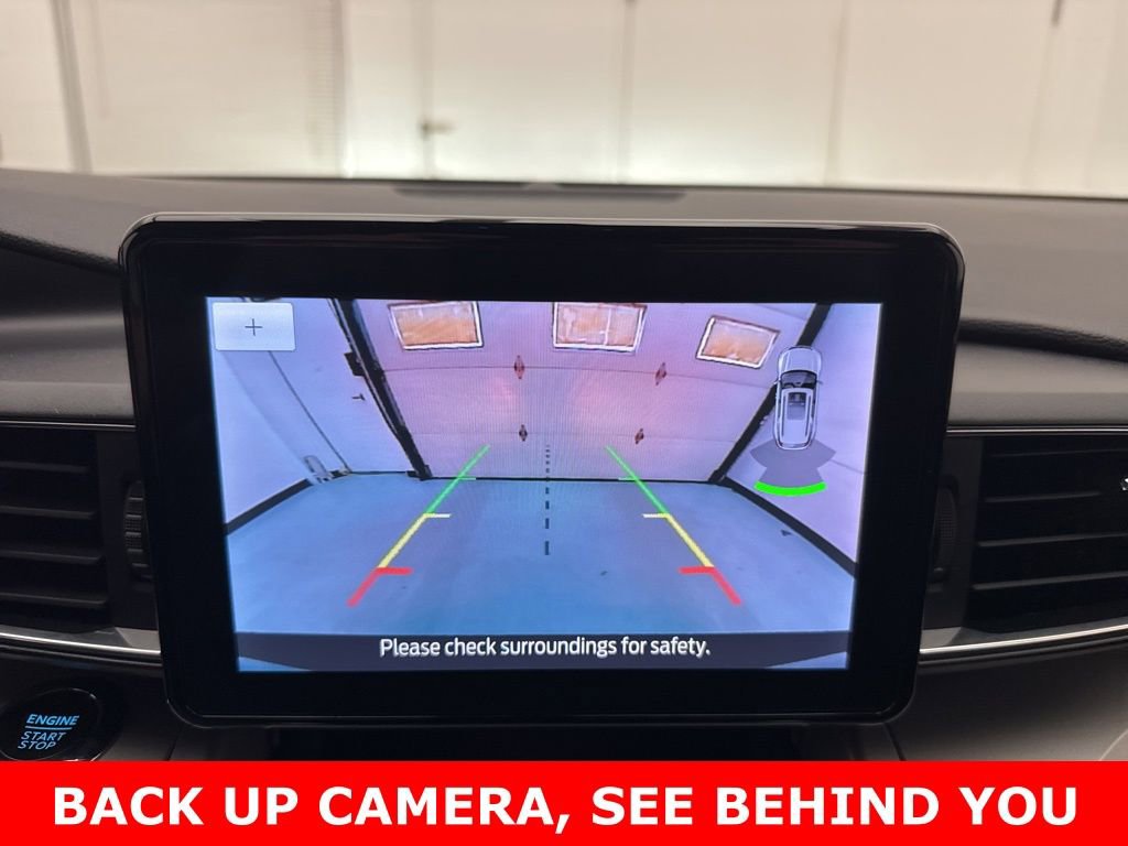 Used 2022 Ford Explorer XLT image 2