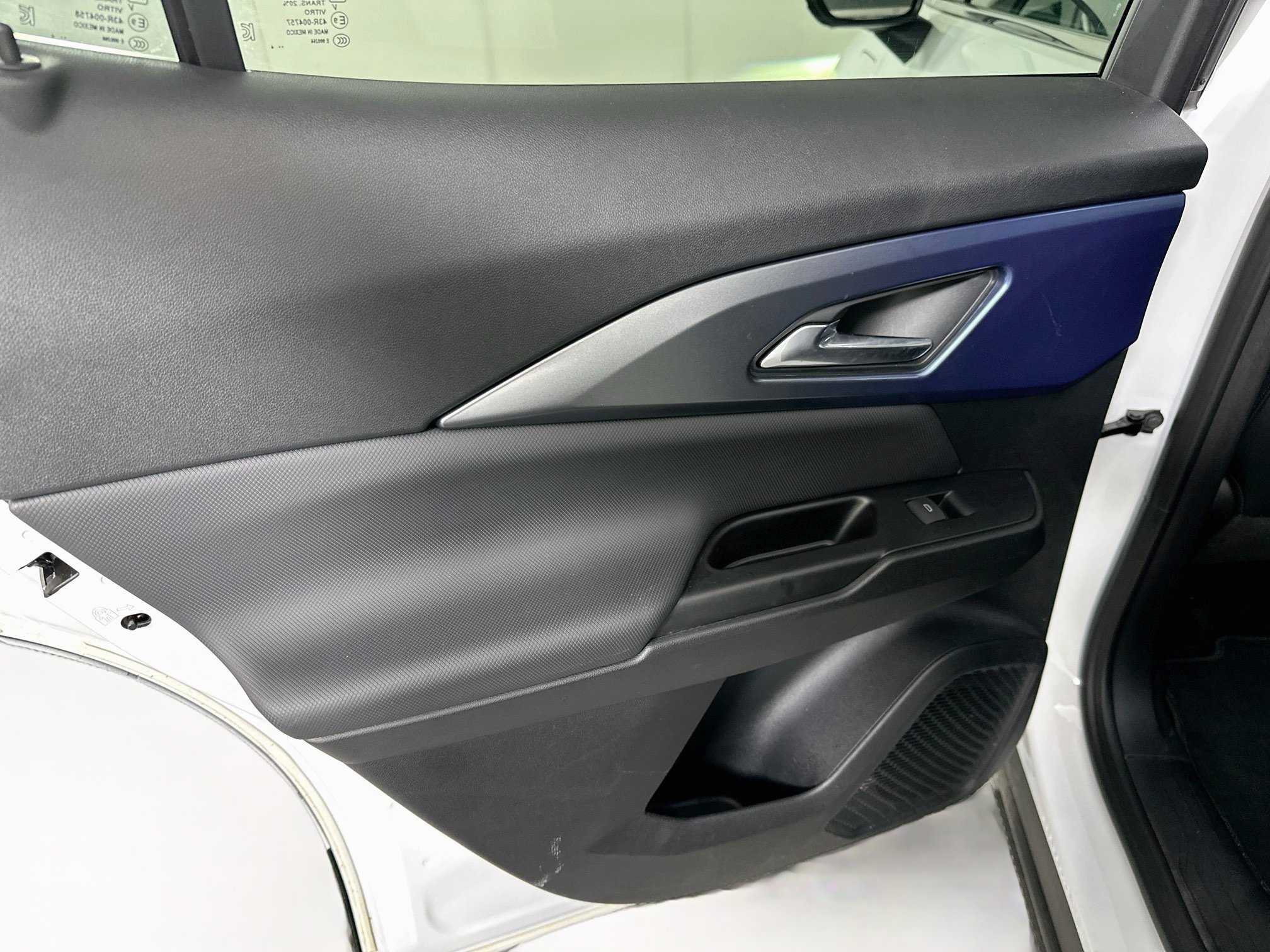 Used 2024 Chevrolet Equinox EV LT w/ LPO, All-Weather Mat Package FWD image 26