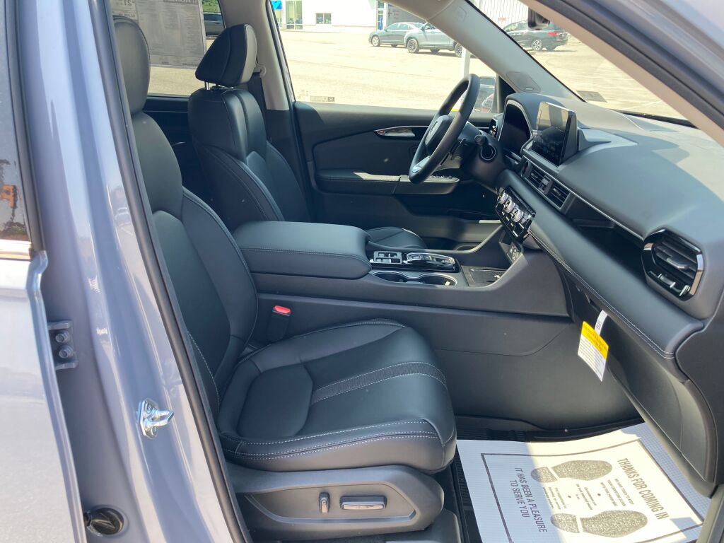 New 2025 Honda Pilot Touring image 5