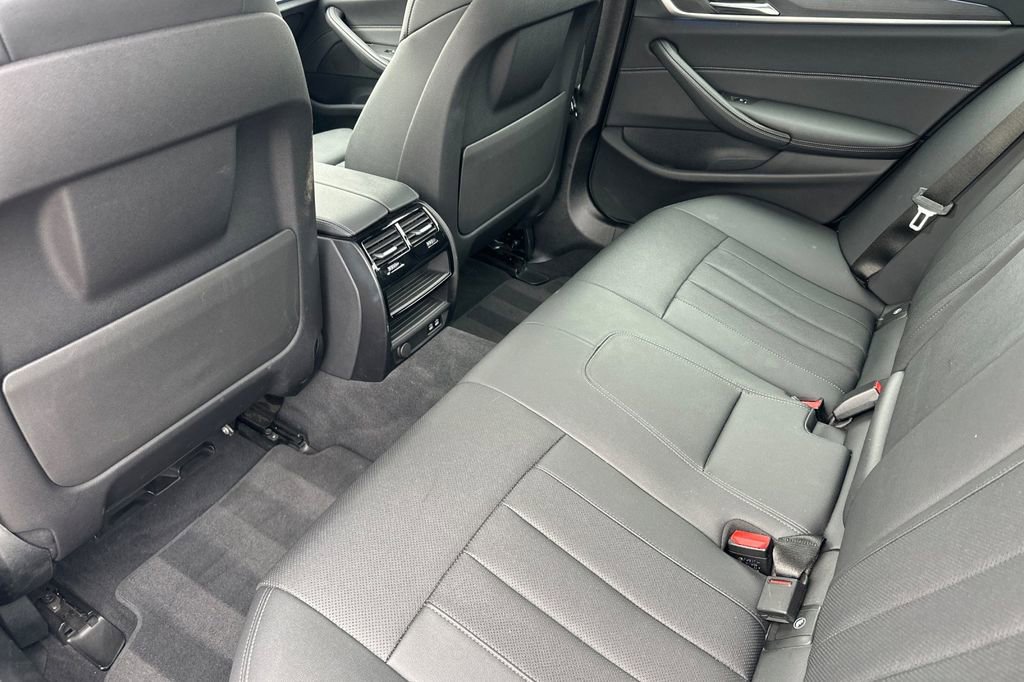 Used 2023 BMW 530e w/ M Sport Package image 12