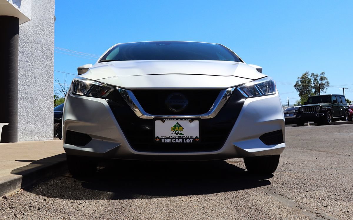 Used 2021 Nissan Versa SV FWD image 17