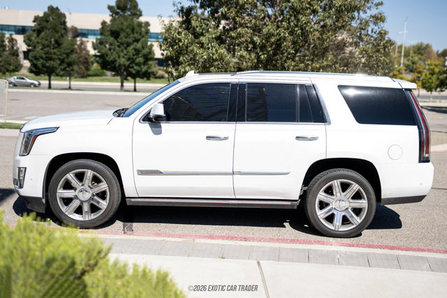Used 2017 Cadillac Escalade Platinum AWD/4WD image 2