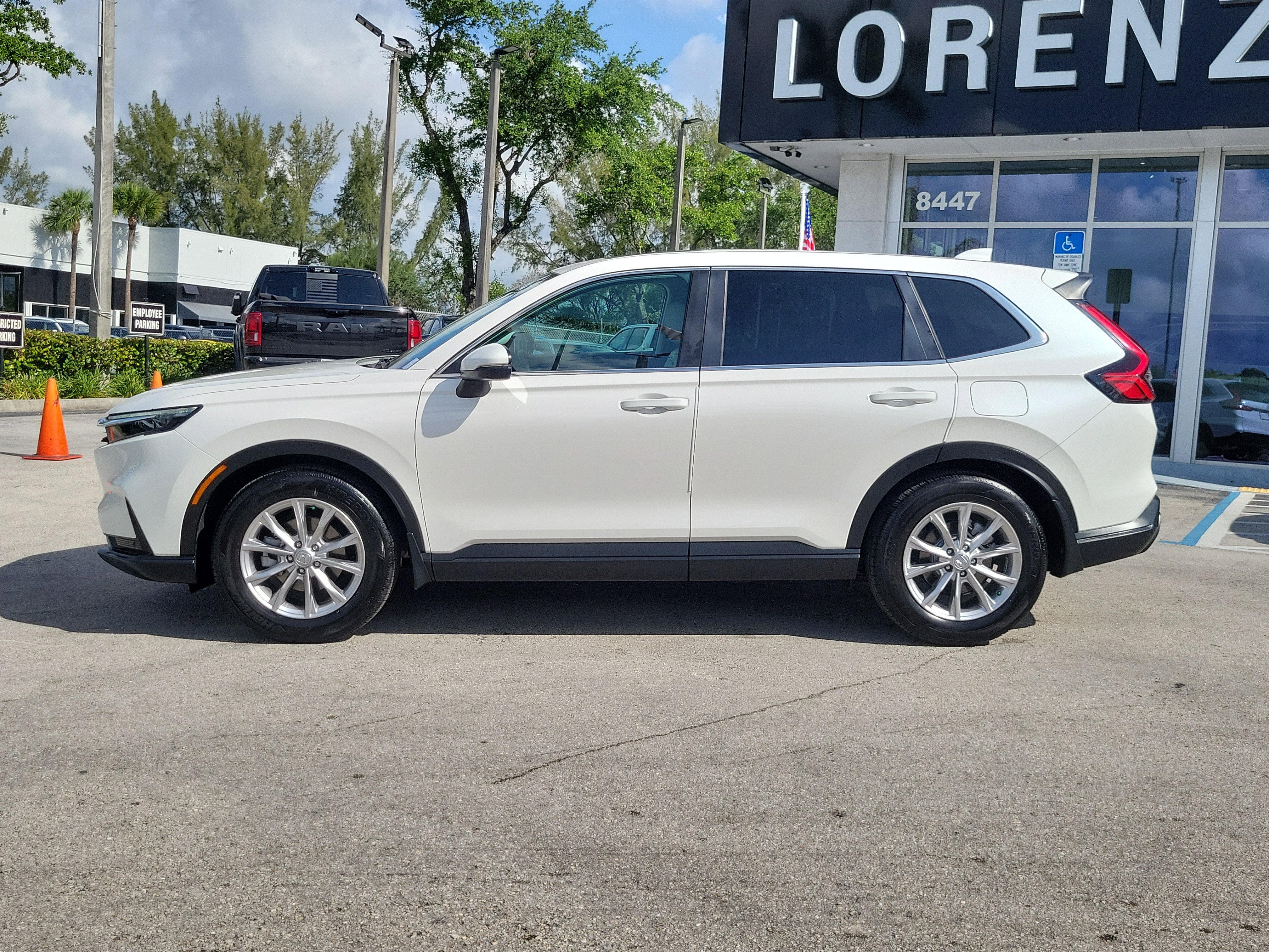 Used 2025 Honda CR-V EX-L image 8