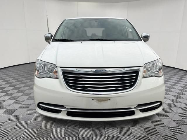 Used 2011 Chrysler Town & Country Touring-L FWD image 13