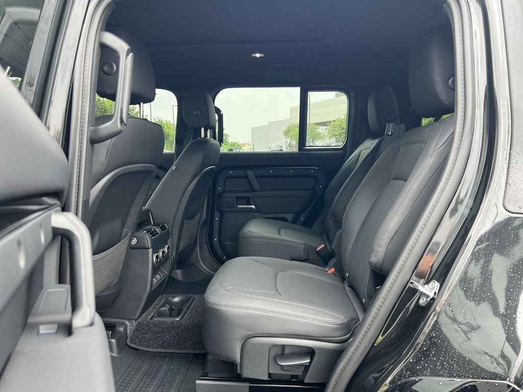 New 2026 Land Rover Defender 130 X-Dynamic SE AWD/4WD image 15