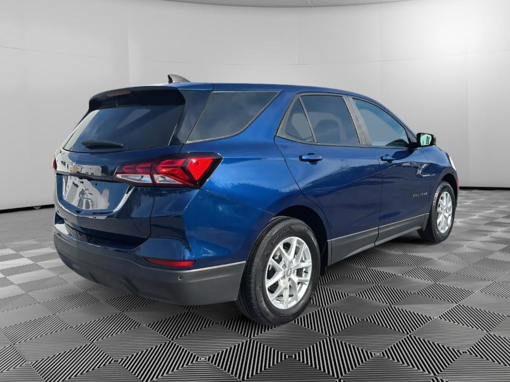 Used 2023 Chevrolet Equinox LS w/ LS Convenience Package FWD image 4