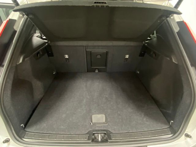 Used 2025 Volvo XC40 B5 Core AWD/4WD image 9