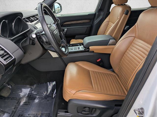 Used 2017 Land Rover Discovery HSE image 16