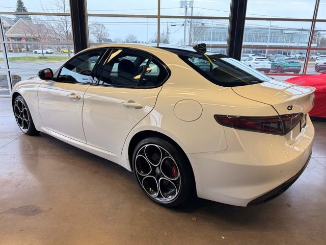 Used 2024 Alfa Romeo Giulia Veloce image 4