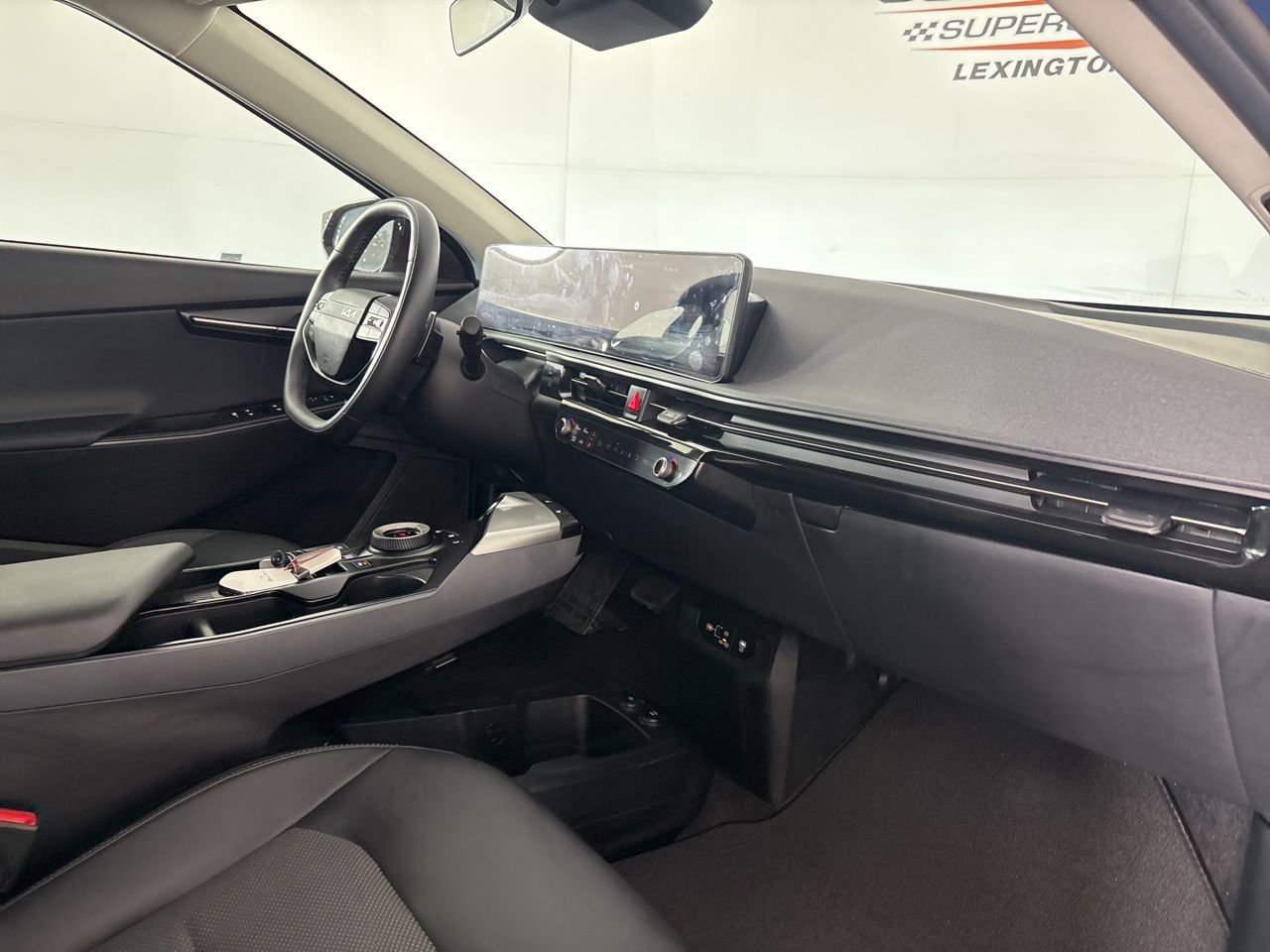 Used 2025 Kia EV6 Light w/ Light LR Technology Package image 26
