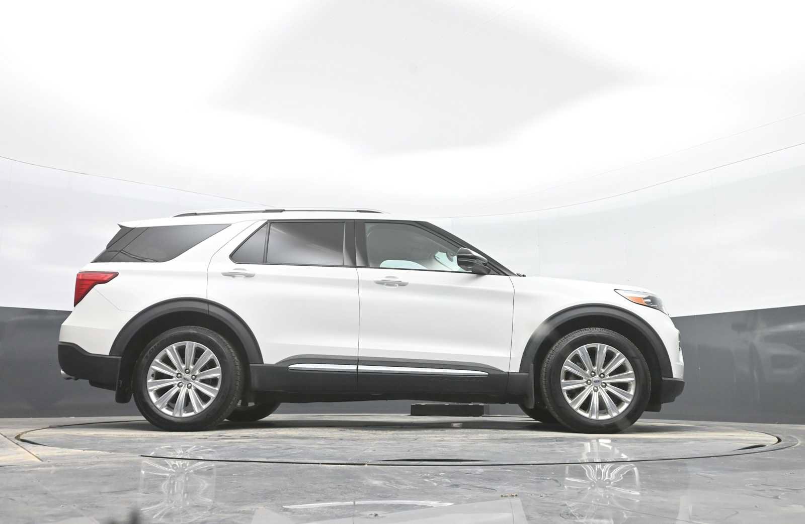Used 2020 Ford Explorer Limited w/ Class III Trailer Tow Package AWD/4WD image 35