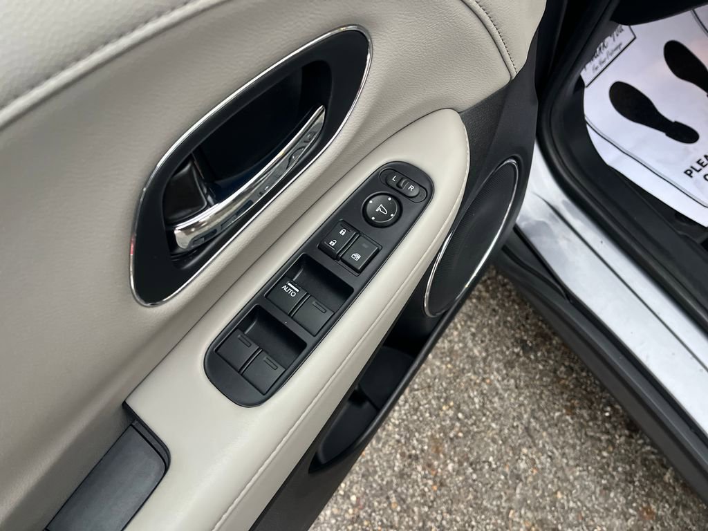 Used 2019 Honda HR-V EX-L image 12