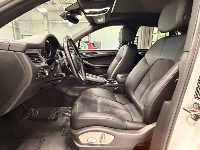 Used 2018 Porsche Macan Sport Edition AWD/4WD image 23