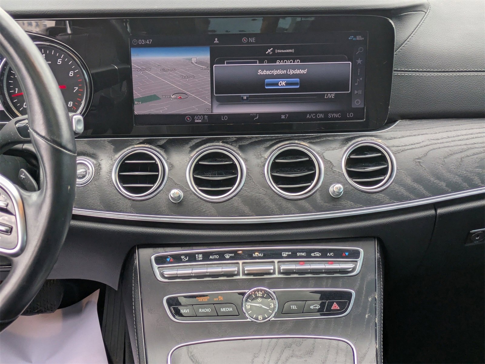 Used 2019 Mercedes-Benz E 300 4MATIC image 17