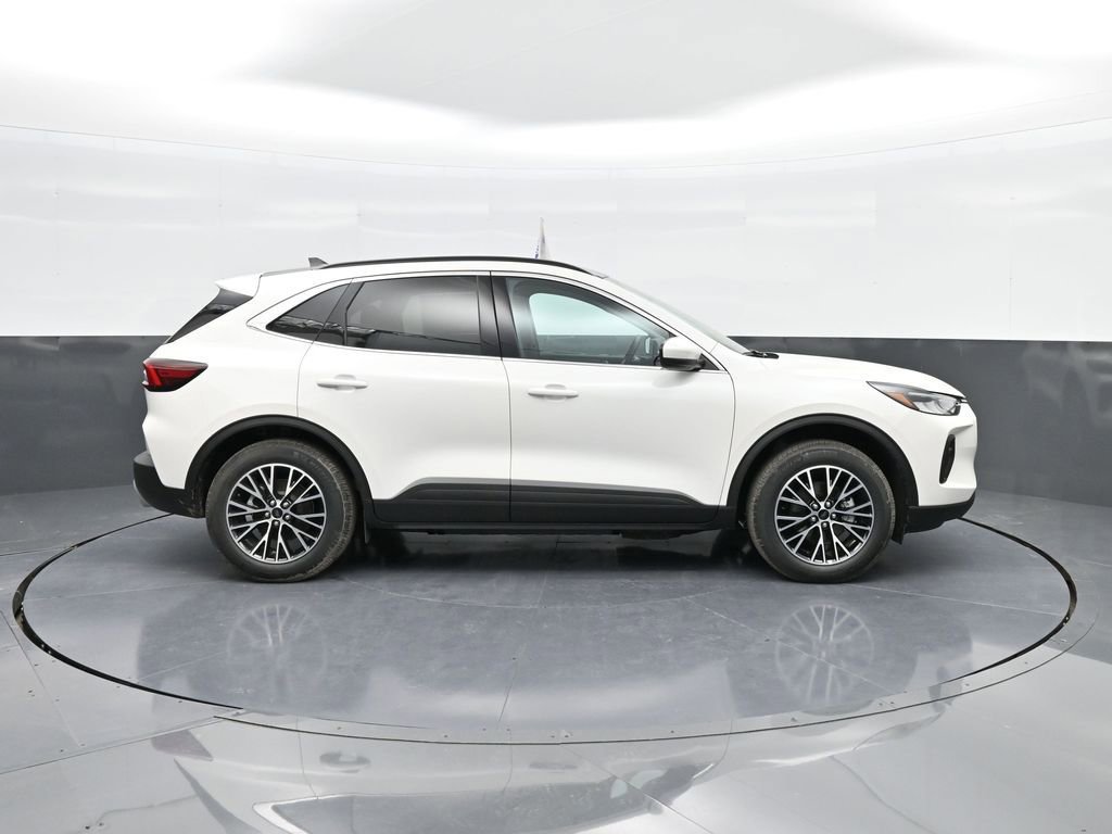 New 2025 Ford Escape SE FWD image 9