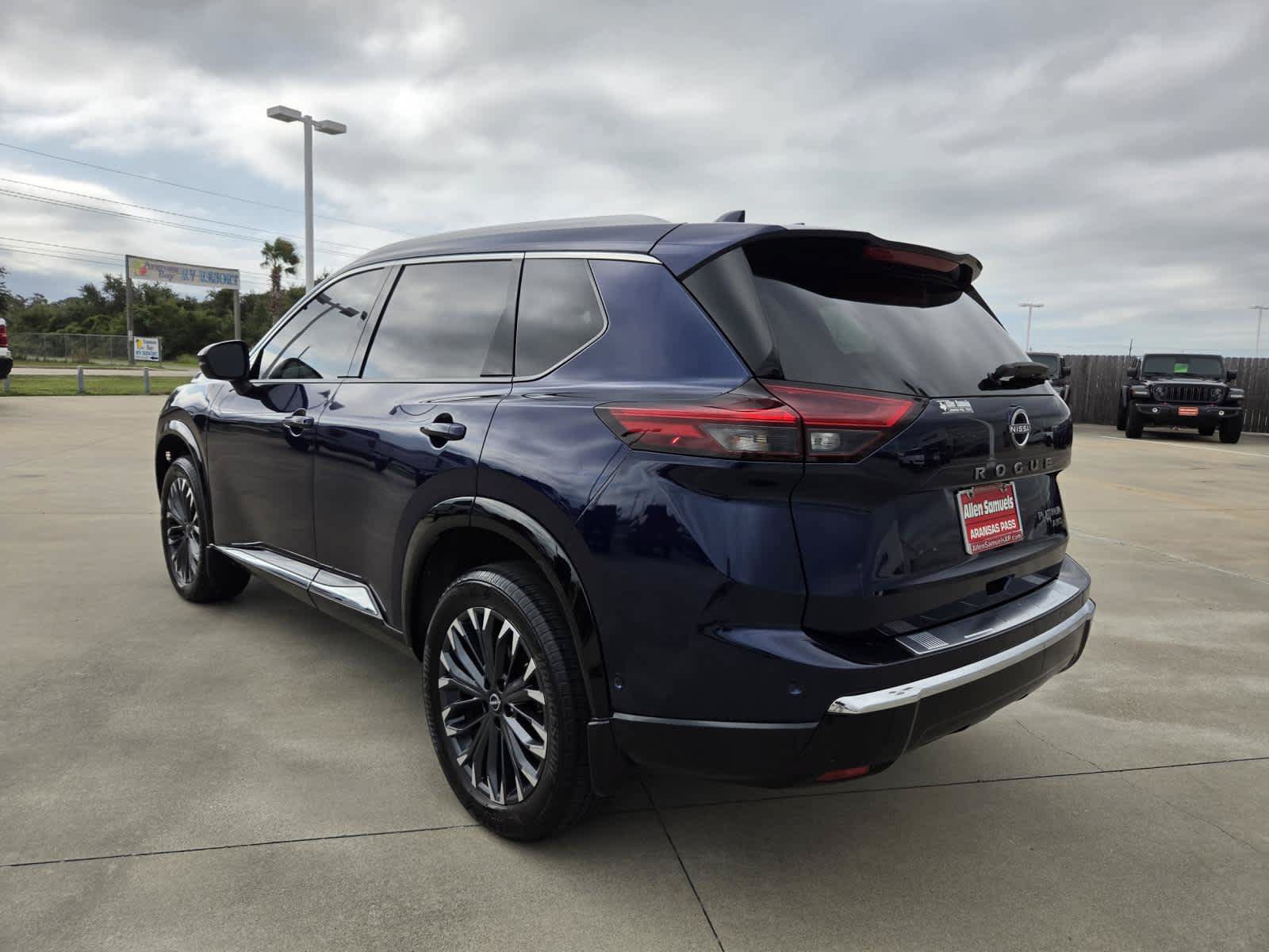 Used 2026 Nissan Rogue Platinum w/ Tech Package AWD/4WD image 3