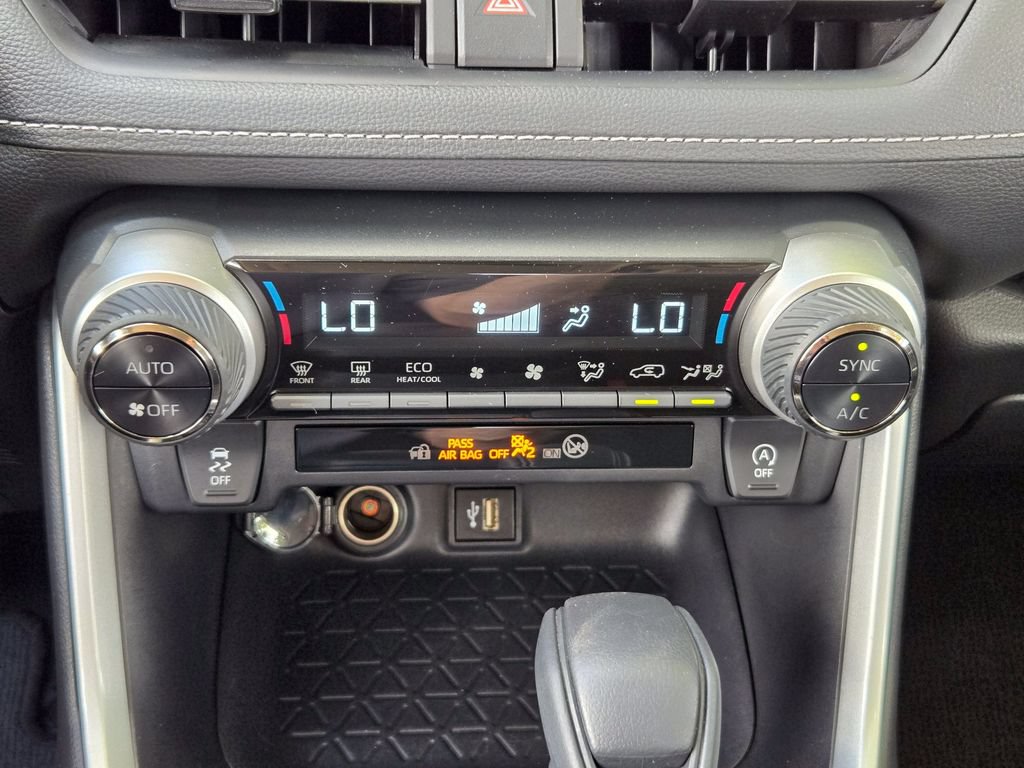 Used 2024 Toyota RAV4 XLE AWD/4WD image 13