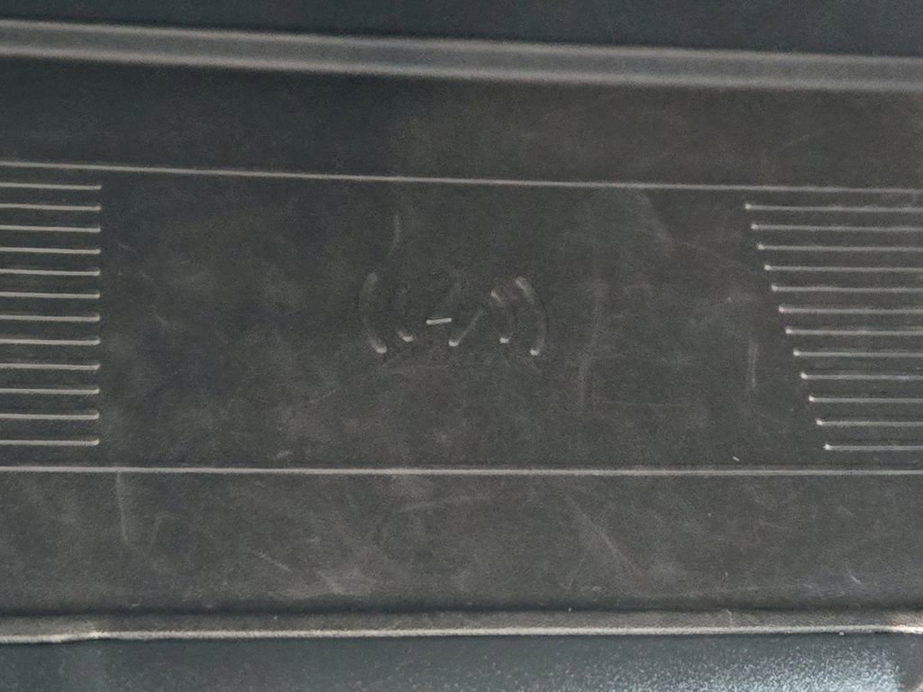 Used 2025 Land Rover Range Rover Velar Dynamic SE image 21