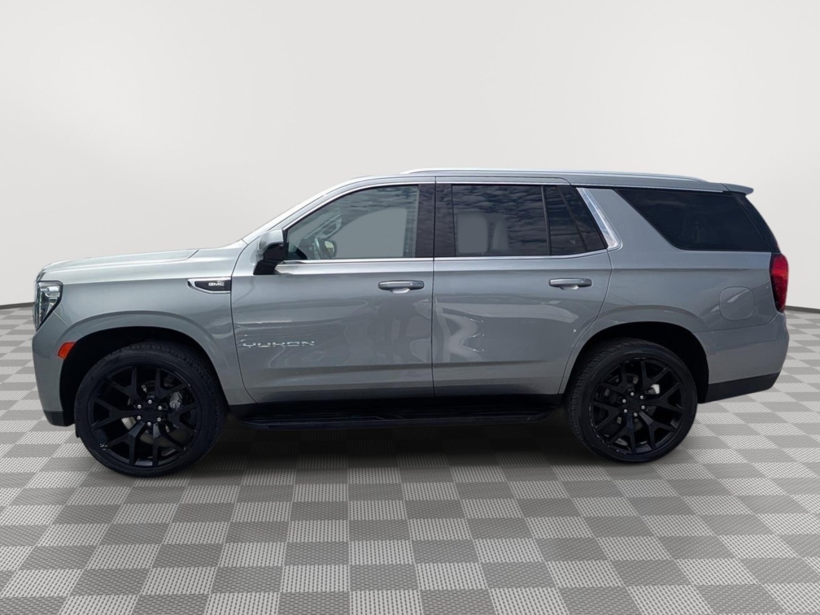 Used 2023 GMC Yukon SLE w/ Gmc Pro Safety Plus Package RWD image 2
