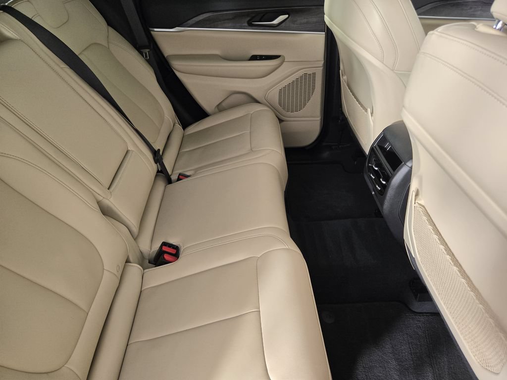 Used 2023 Jeep Grand Cherokee Limited AWD/4WD image 34