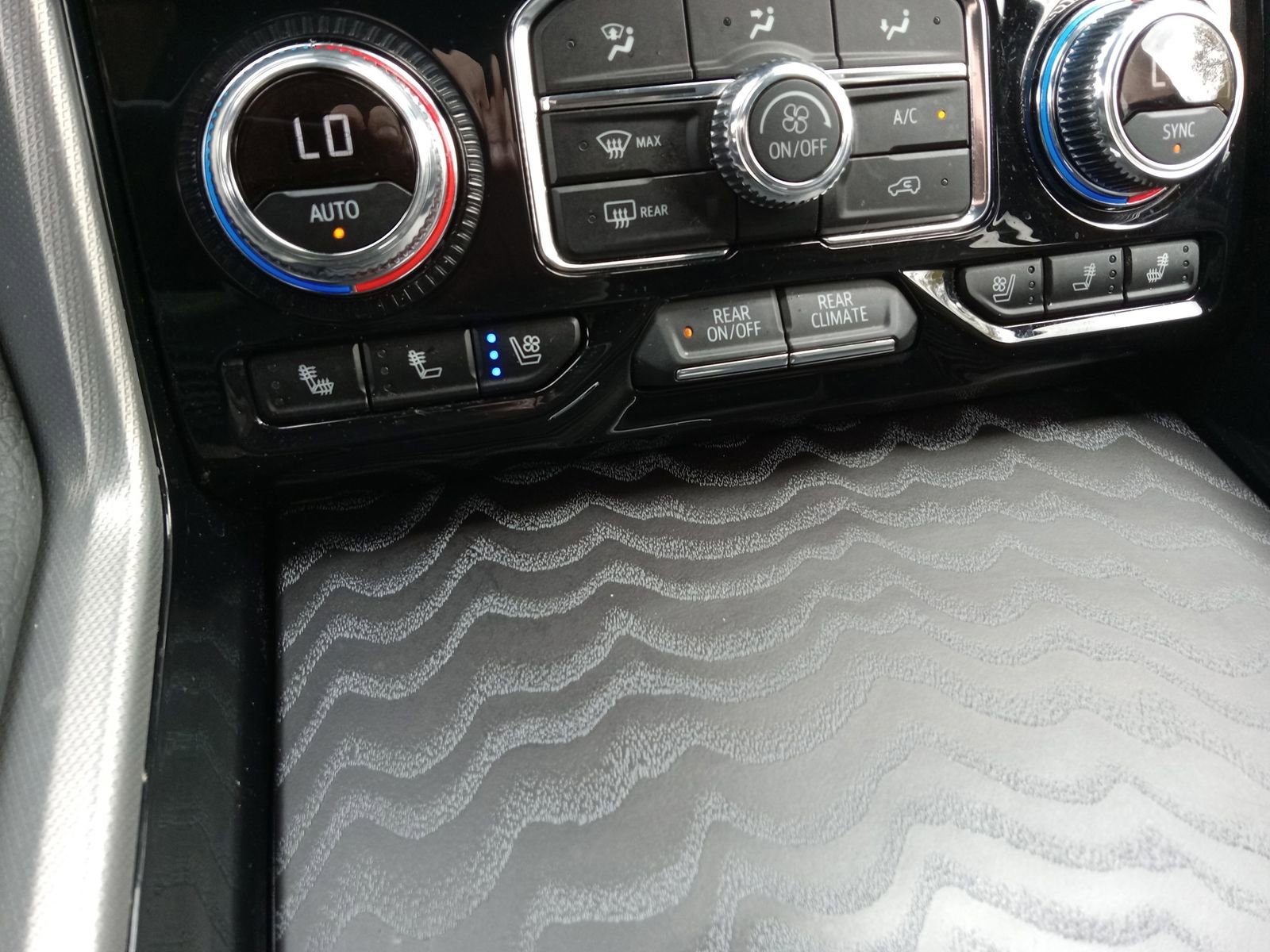 Used 2024 GMC Yukon XL Denali w/ LPO, Floor Liner Package AWD/4WD image 18