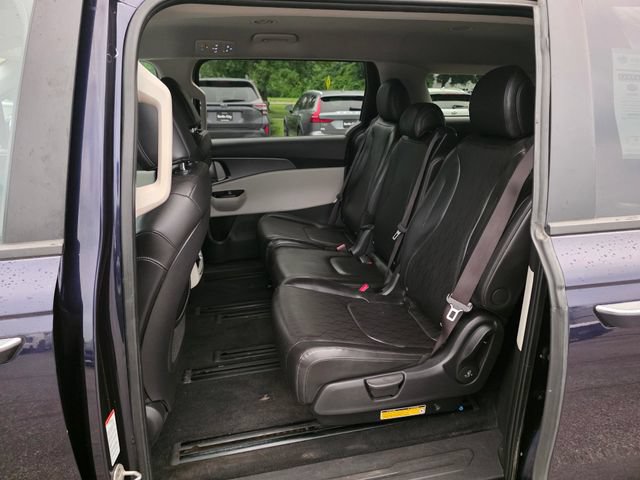 Used 2023 Kia Carnival LX FWD image 17