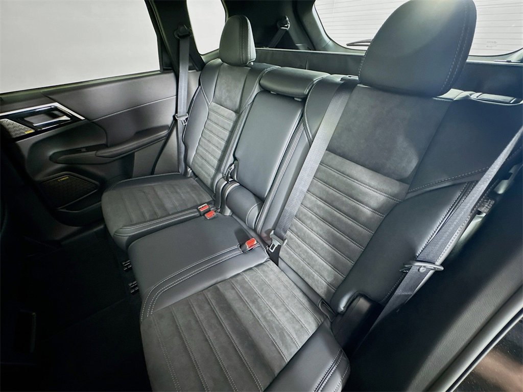 New 2025 Mitsubishi Outlander SE image 26