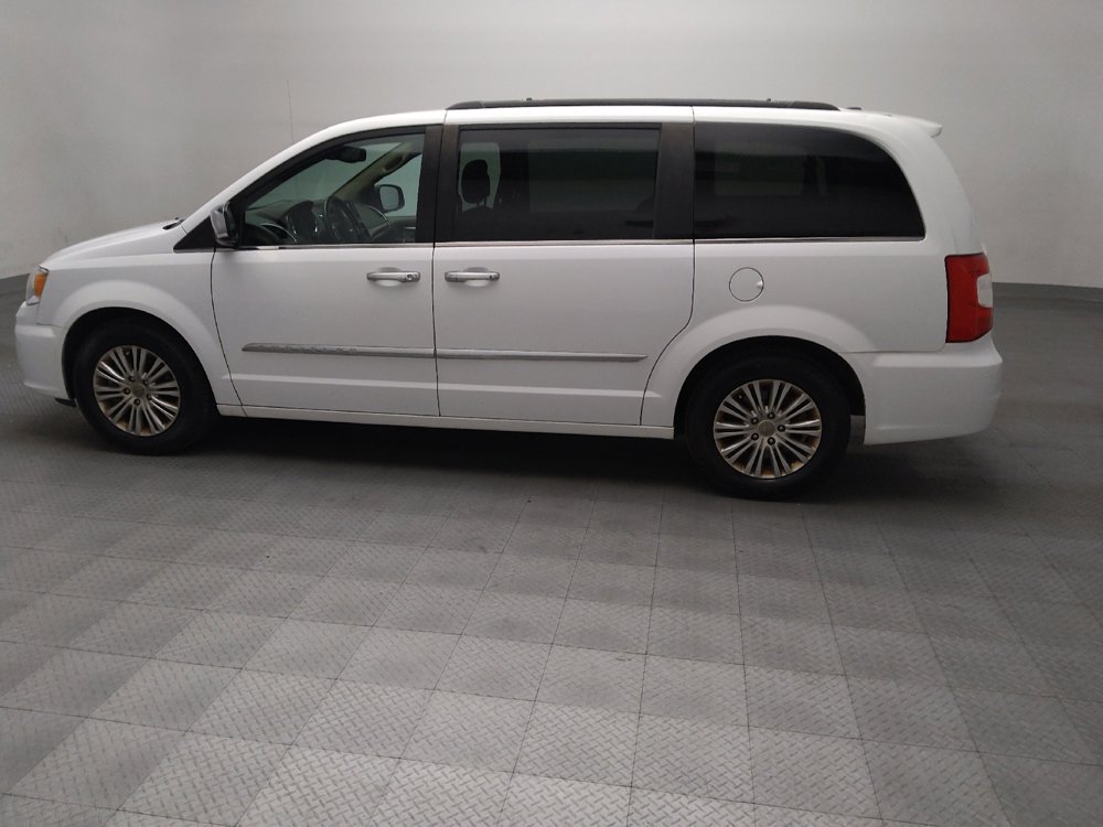 Used 2015 Chrysler Town & Country Touring-L w/ Driver Convenience Group FWD image 3