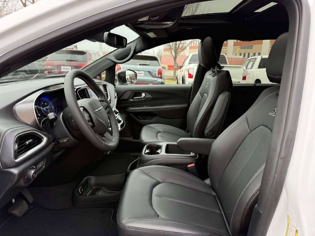 New 2026 Chrysler Pacifica Select w/ S Appearance Package AWD/4WD image 14