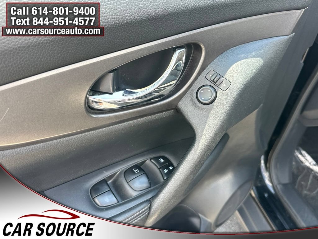 Used 2016 Nissan Rogue SV w/ SV Premium Package AWD/4WD image 12