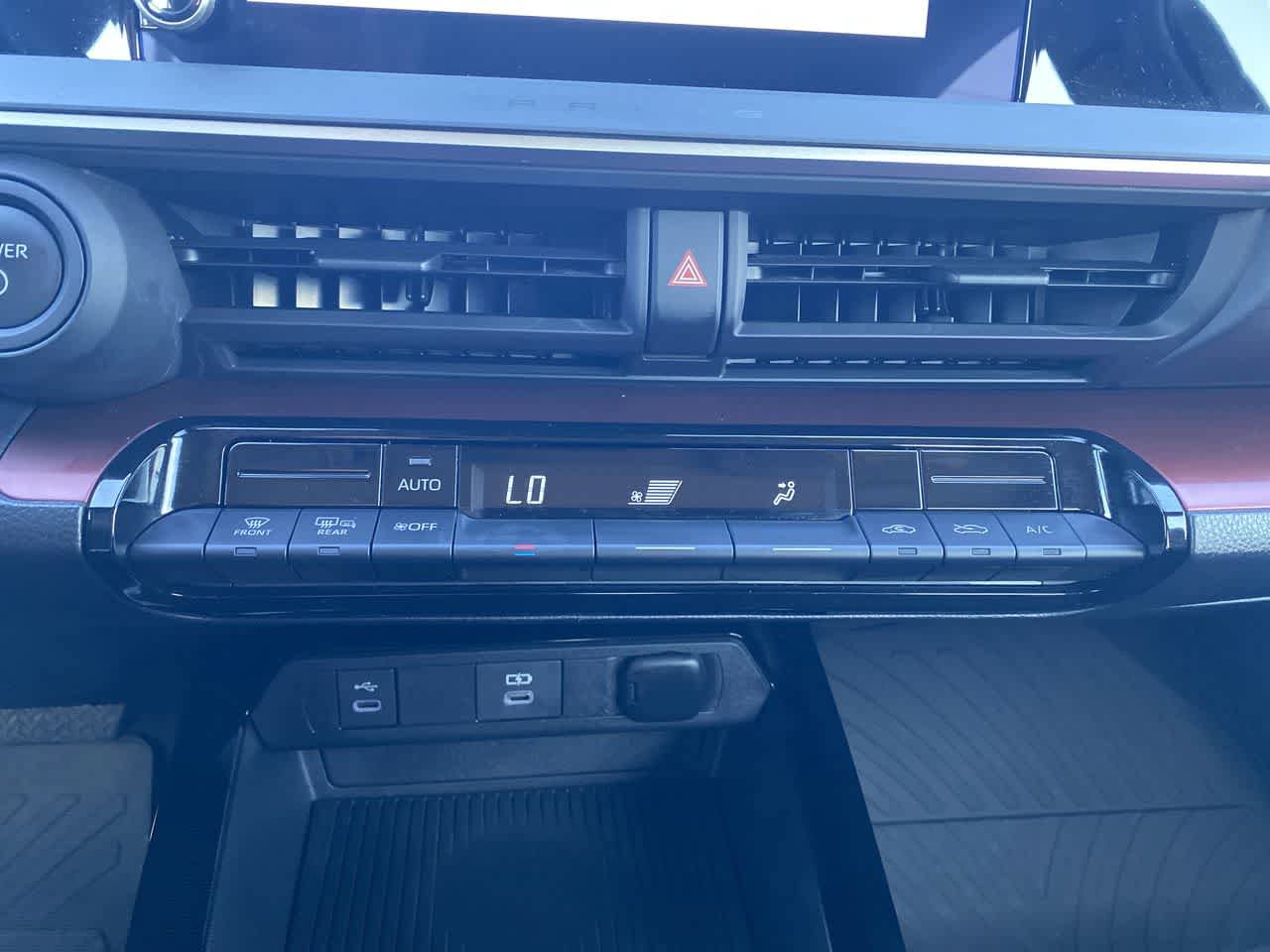 Used 2024 Toyota Prius Prime SE image 18
