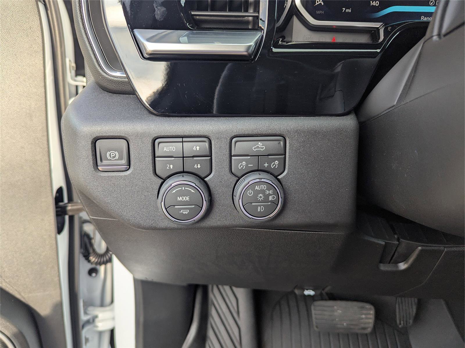 New 2026 Chevrolet Silverado 1500 RST AWD/4WD image 13